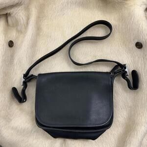 🖤🔥 Patricia’s Legacy – Coach Black Leather Messenger 🔥🖤